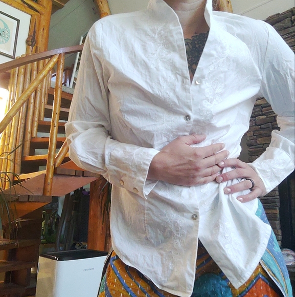 Final Sale - White embroidered button down cotton with stretch - Picture 9 of 9